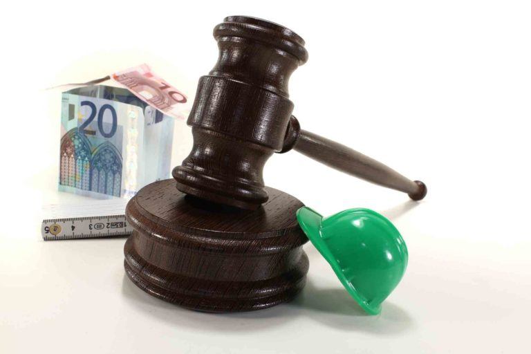 Arbeitsrecht Hammer, Helm und Geld
